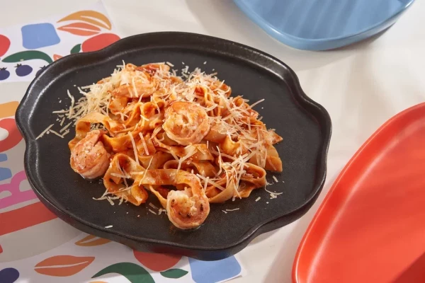 Паста с креветками в томатном соусе