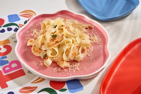 Паста с курицей в сливочном соусе