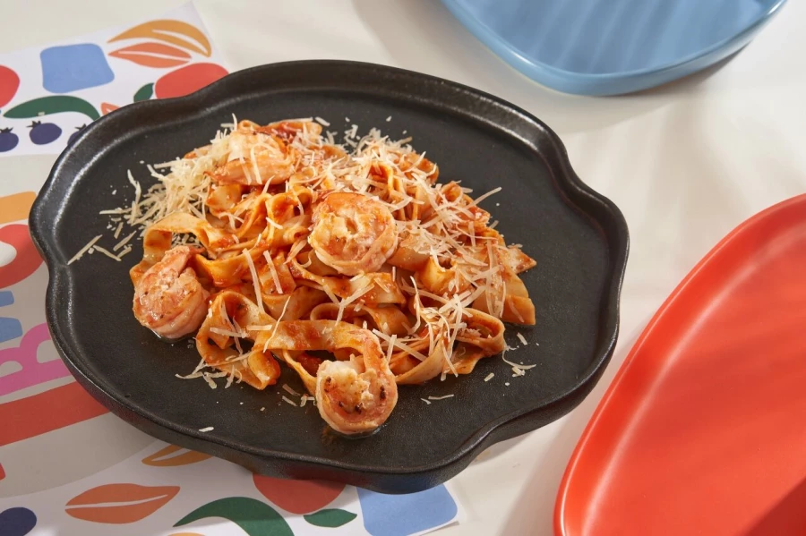 Паста с креветками в томатном соусе
