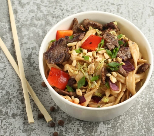 Wok с говядиной в перечном соусе
