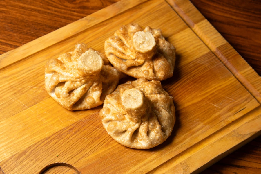 Хинкали со свининой и говядиной жареные