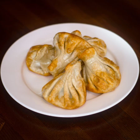 Хинкали с бараниной и говядиной жаренные