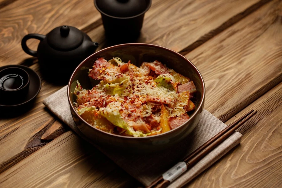 Салат с картофелем и беконом