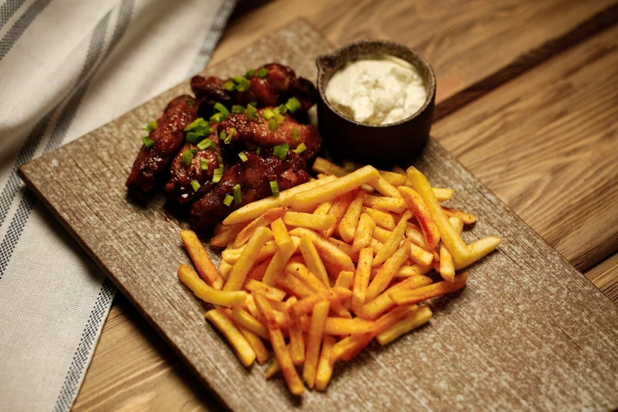 Крылья Барбекю с картофелем фри