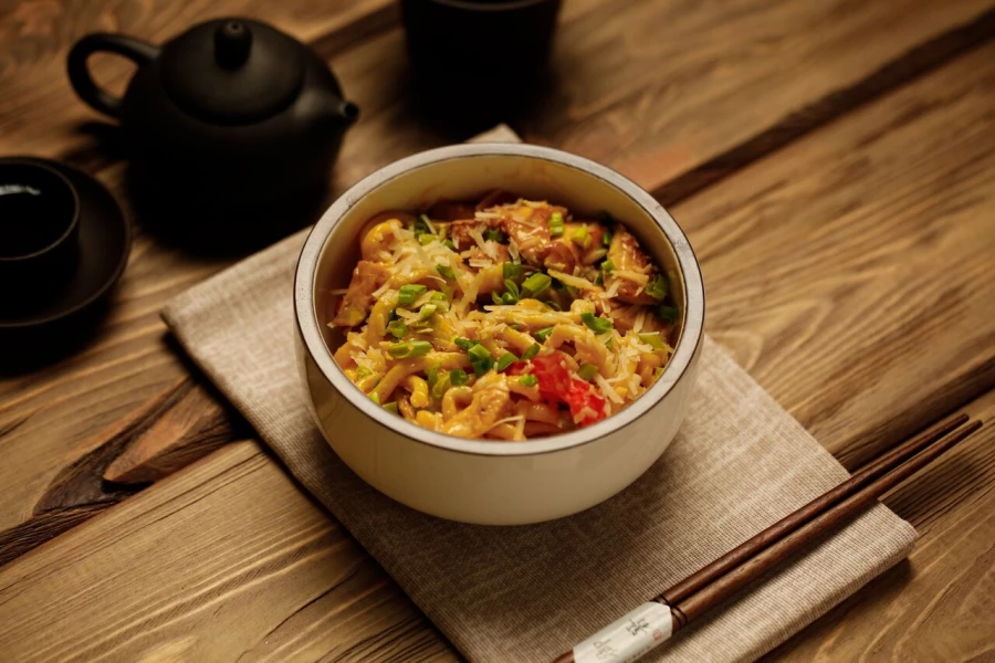 Сырный ВОК со свининой