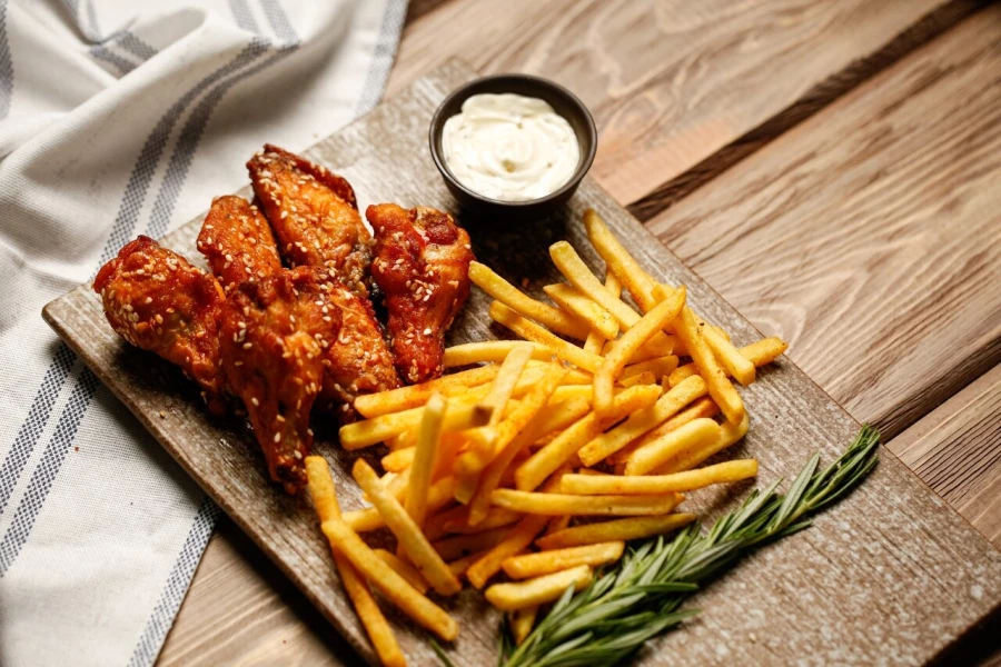 ПОДАРОК "Крылья Баффало и картофель фри"