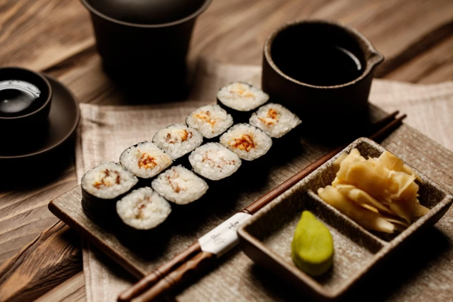 Хосомаки с угрем