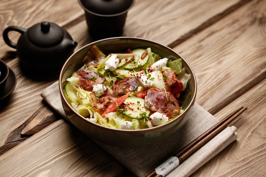 Теплый салат с беконом