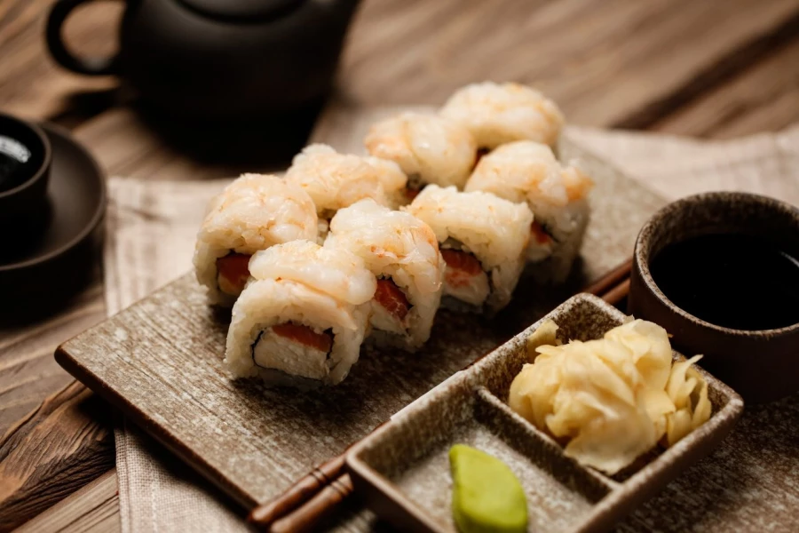 Ролл Эби с копченым лососем