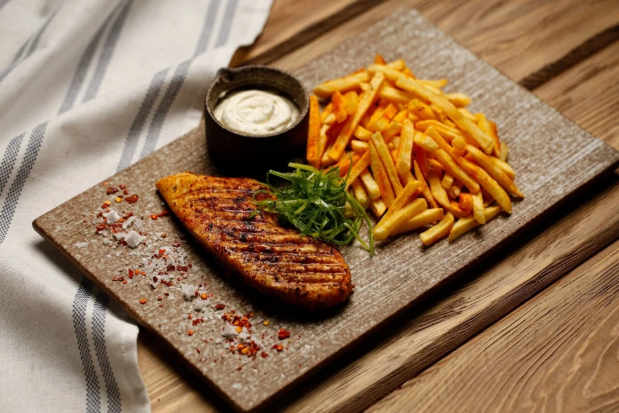 Стейк из куриного филе с картофелем