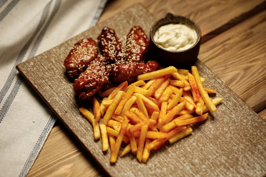 Крылья Терияки с картофелем фри