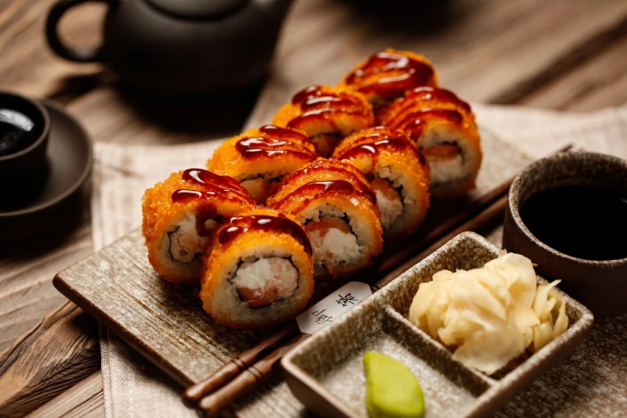 Ролл Хрустящий с крабом и лососем