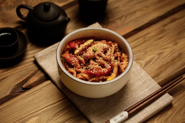 Острый WOK с курицей