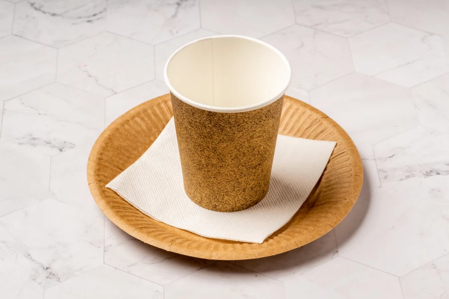 Комплект крафт посуды 