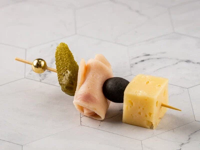 Ветчина, сыр и огурец