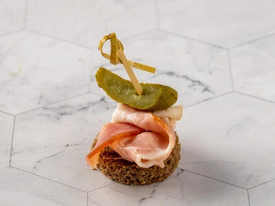 Тост хлеба с беконом