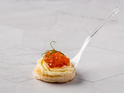 Тост с маслом и икрой