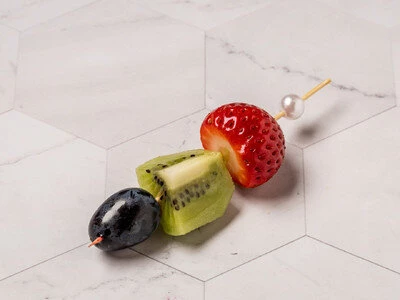 Фрукты на шпажке