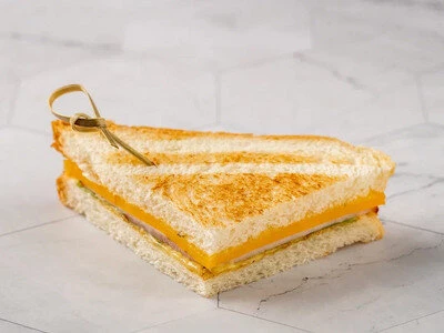 Мини сэндвич с ветчиной и сыром