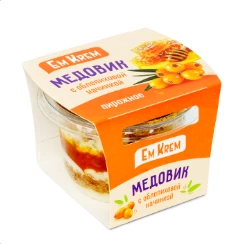 Пирожное Медовик с облепиховой начинкой