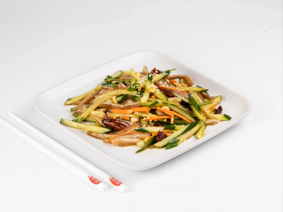 Свиные ушки с огурцом 猪耳瓜丝