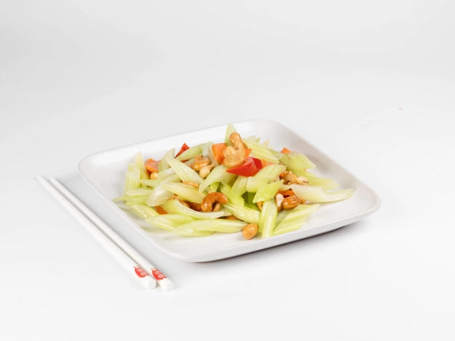 Салат из сельдерея с кешью 西芹腰果