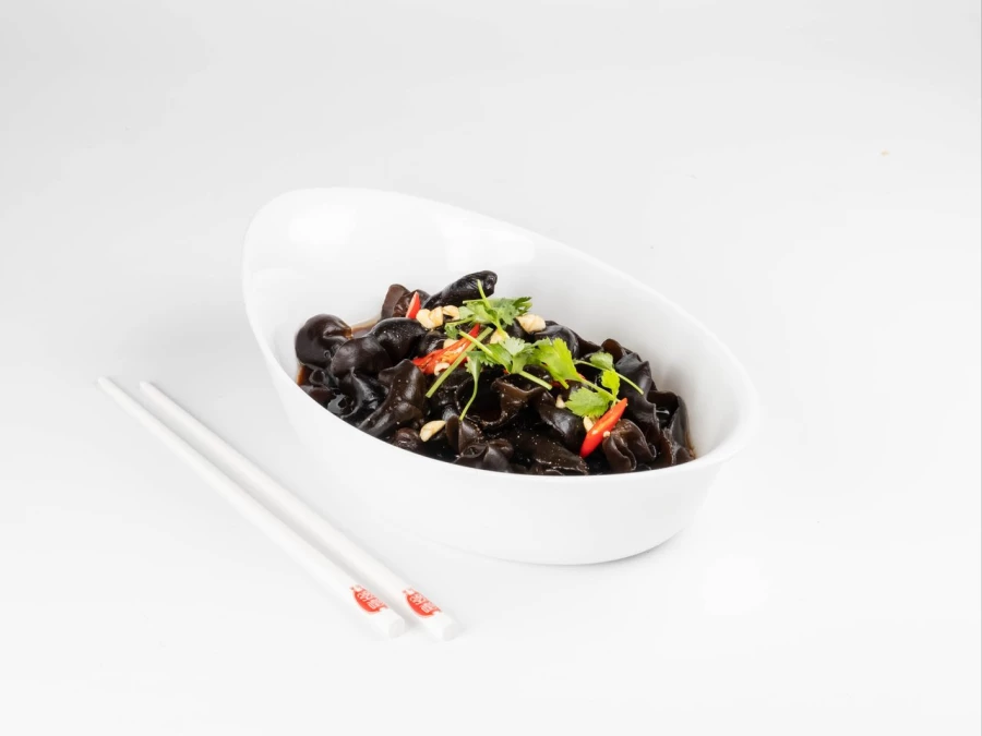 Грибной салат с соусом 捞汁木耳