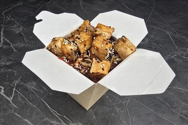 Вок с лососем