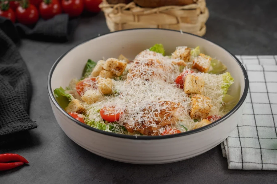 Салат Цезарь с креветками