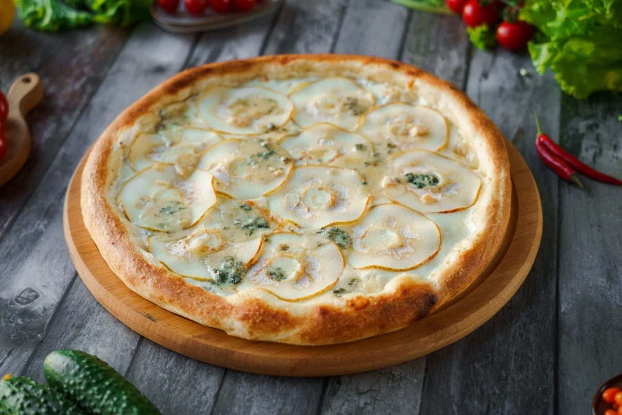 Пицца с грушей и Горгонзолой 