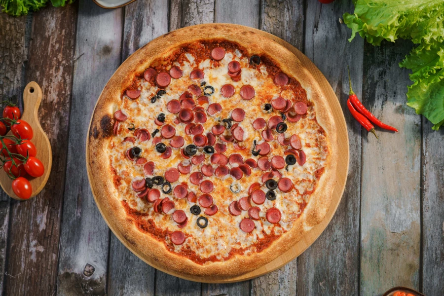 Пицца с охотничьими колбасками Подарок