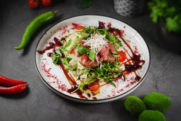 Салат с ростбифом