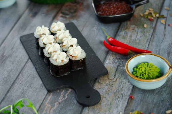 Сливочный ролл с курицей