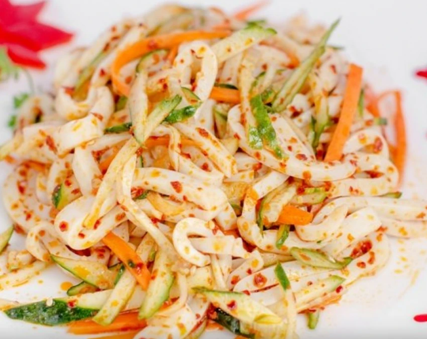 121  Салат из кальмара с овощами