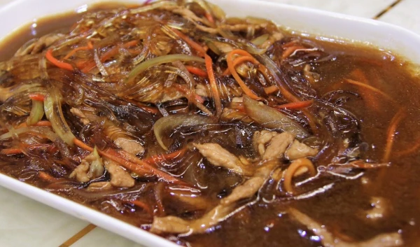 1109  Фунчоза со свининой и кальмаром 