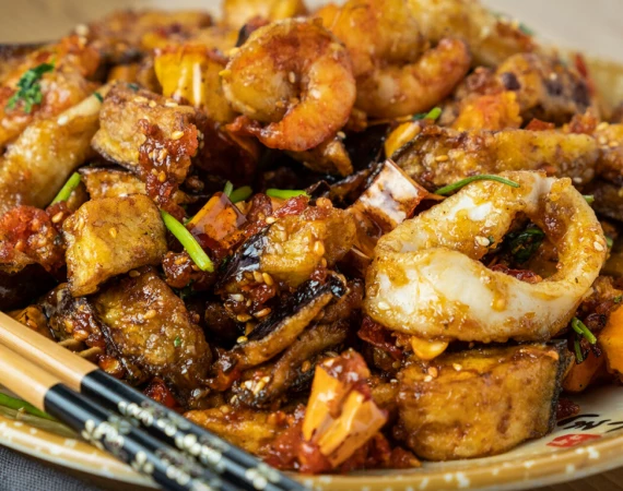 Баклажаны с кальмаром и креветками