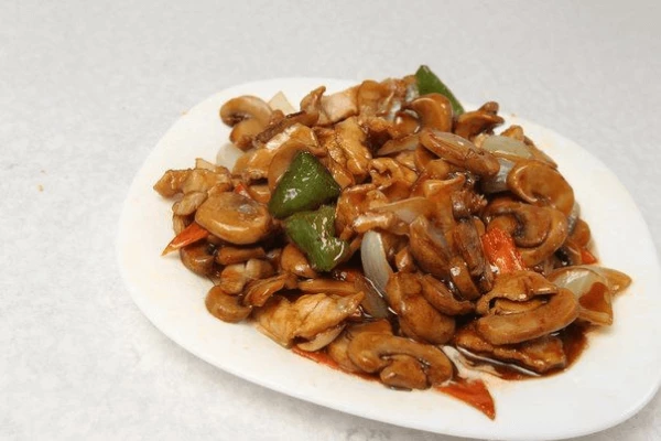 Свинина со свежими шампиньонами и луком