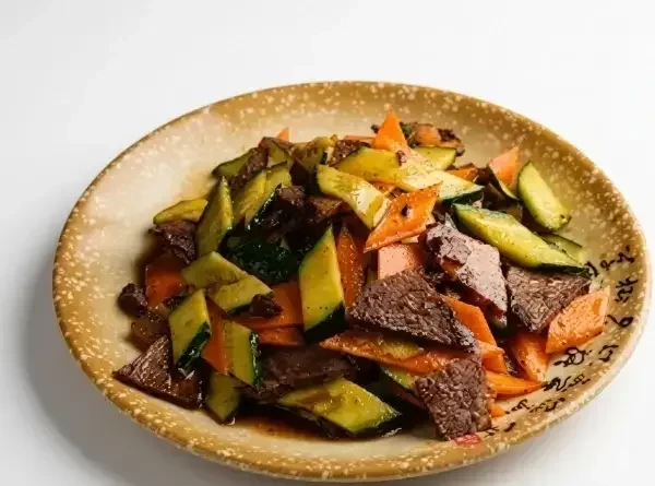 119 Салат из говядины с овощами