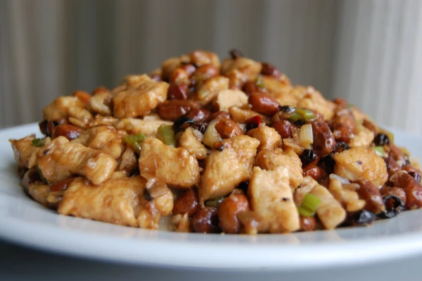 218  Свинина жареная с арахисом в соусе