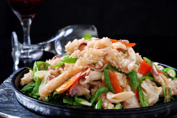 133  Кальмары ёжики с овощами под майонезом