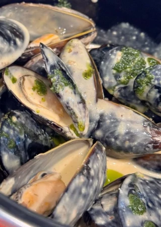 Мидии в имбирно зелёном соусе