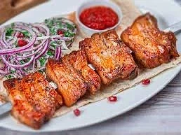 Шашлык из свиных ребер на мангале