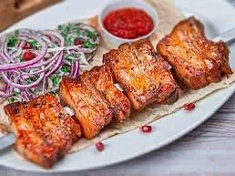 Шашлык из свиных ребер на мангале