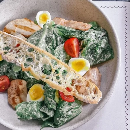 Цезарь с курицей