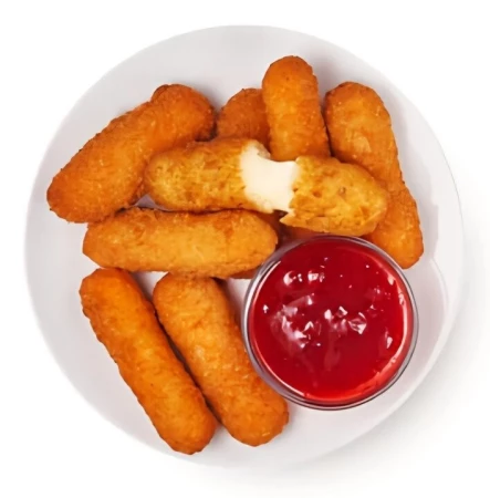 Жареный сыр с брусничным соусом