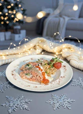 Рулет из сёмги с рисом и овощами