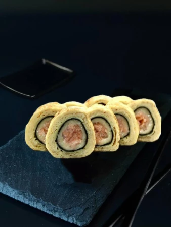 Лосось в омлете