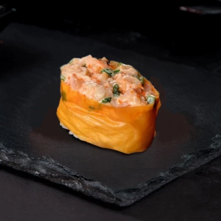 Гункан лосось х/к маменори 