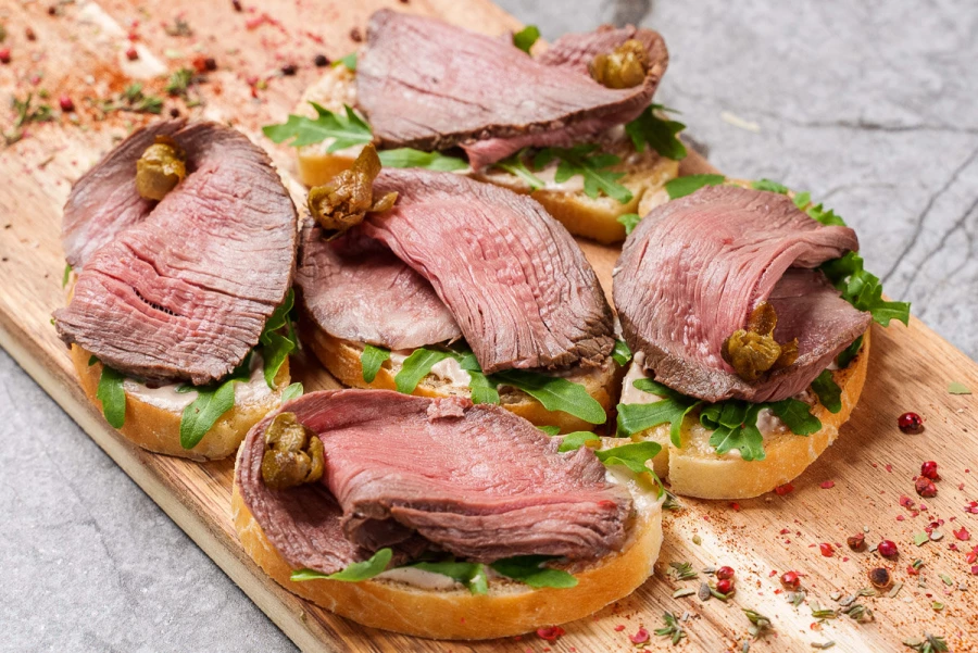 Брускетта с ростбифом 10 шт.