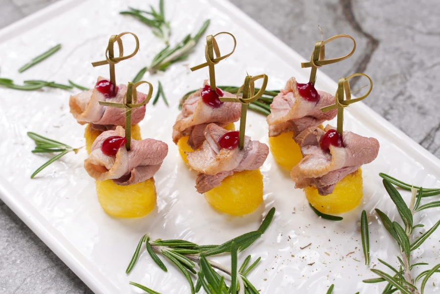 Утиная грудка на ананасе 20 шт.